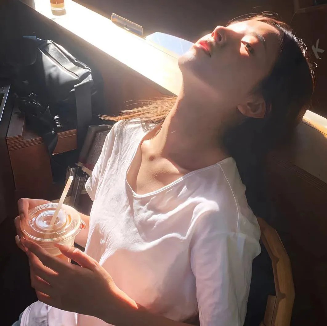 深蓝色的夜晚